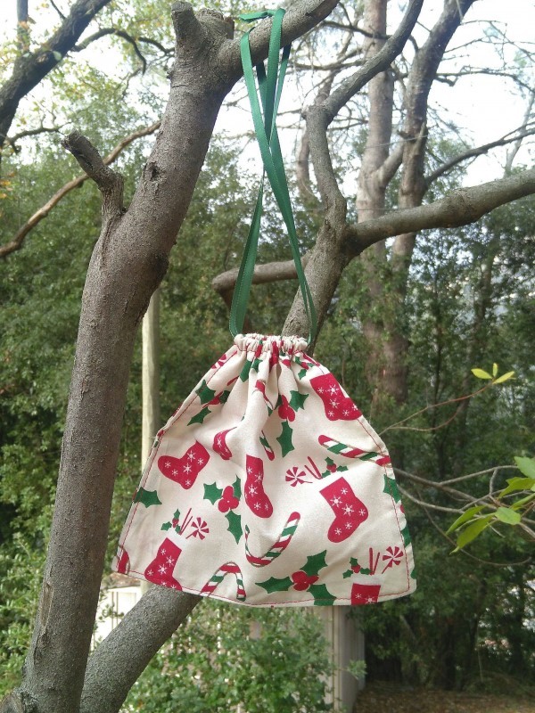 Sac cadeau Noël en tissu réutilisable motif bottes miniature 2
