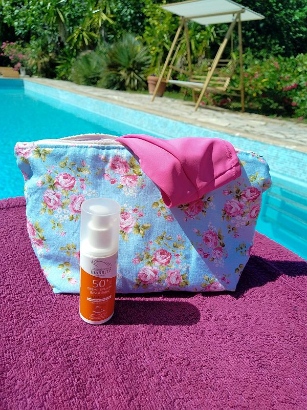 Coffret Trousse imperméable + pochette à livre Roses miniature 3