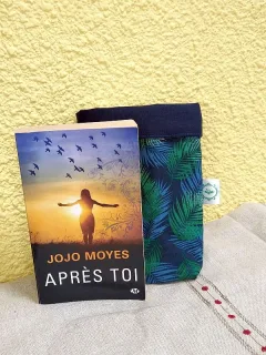 Pochette à livre bleue et verte miniature 5