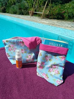 Coffret Trousse imperméable + pochette à livre Roses miniature 1