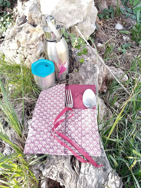 Etui couverts et serviette éventails bordeaux (à l'unité)