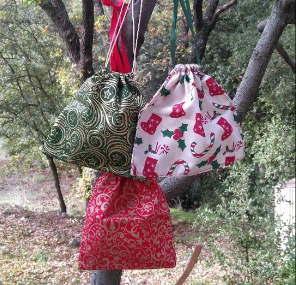 Sac cadeau Noël en tissu réutilisable motif bottes