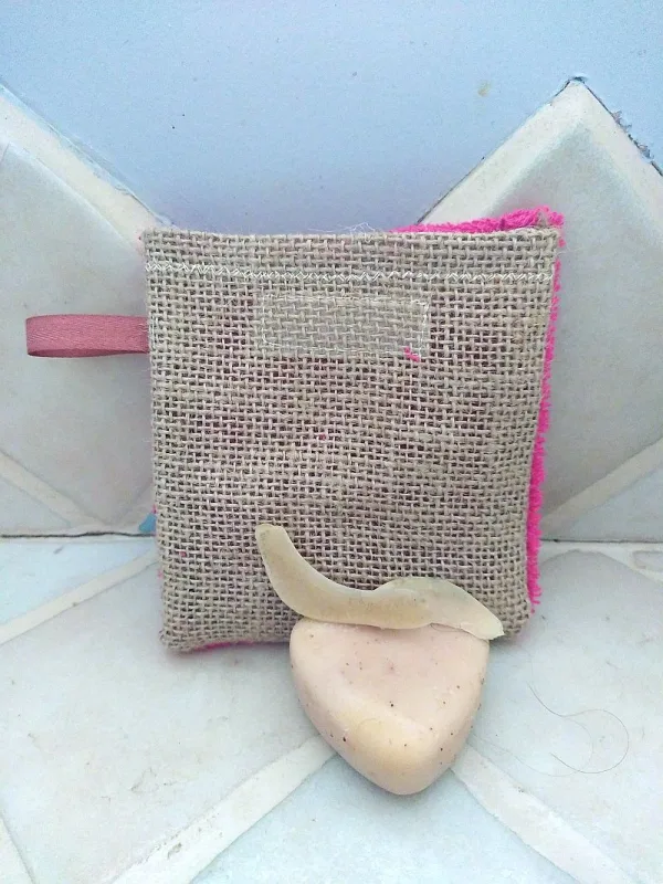 Gantounette grenat/jute gommage sauvetage restes de savon
